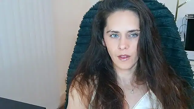 Snapshot of khalessi13 chatting on June 5, 2026, 10:26 pm khalessi13 online show from June 5, 2026, 10:26 pm