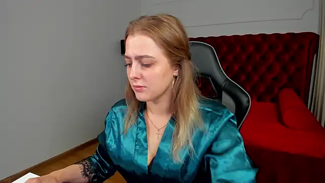 EllaBells online show from July 17, 2026, 5:04 am