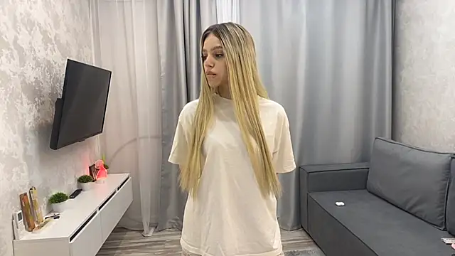 Mooniesiesita online show from April 24, 2026, 11:07 pm