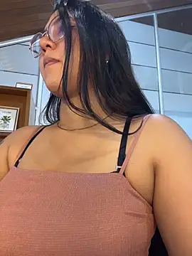 Snapshot of Chloe_Thomsoon_ chatting on May 28, 2026, 7:42 pm Chloe Thomsoon online show from May 28, 2026, 7:42 pm
