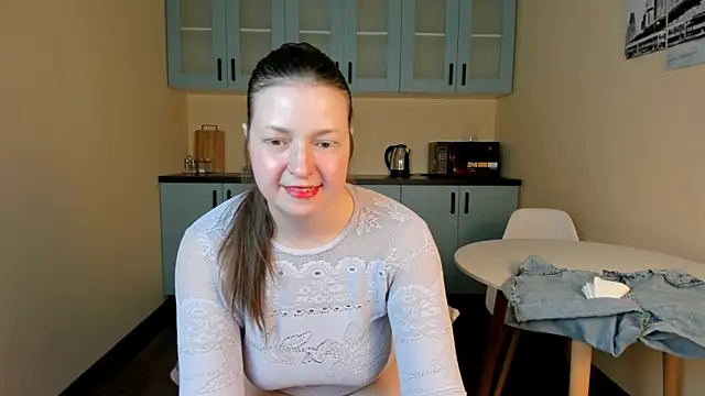 Snapshot of NellieBev chatting on May 8, 2026, 2:32 pm NellieBev online show from May 8, 2026, 2:32 pm