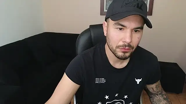 julianmonttoya online show from April 29, 2026, 9:43 pm