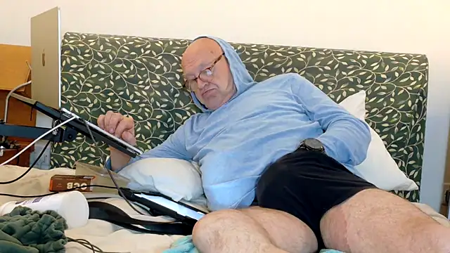 Snapshot of KinkCentral chatting on May 12, 2026, 8:37 pm KinkCentral online show from May 12, 2026, 8:37 pm