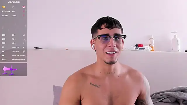 Snapshot of Iamcamilo__ chatting on April 30, 2026, 8:05 pm Iamcamilo online show from April 30, 2026, 8:05 pm