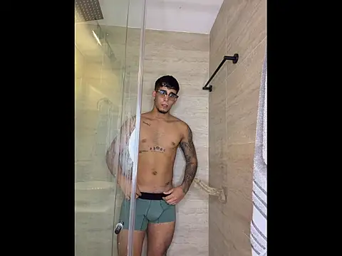 Snapshot of Iamcamilo__ chatting on May 17, 2026, 3:39 am Iamcamilo online show from May 17, 2026, 3:39 am