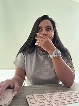 Just Adri online show from April 24, 2026, 7:27 pm