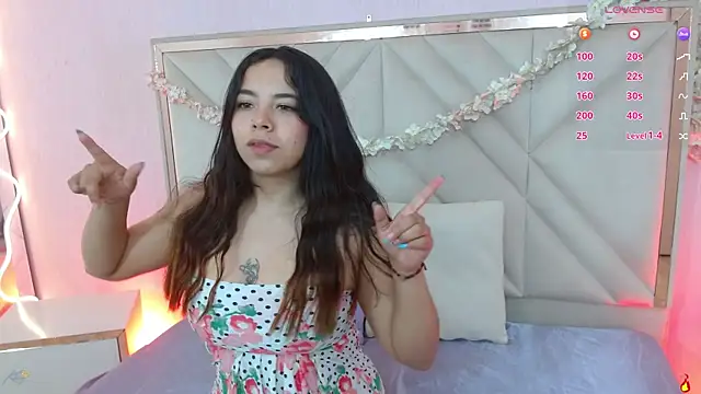 Snapshot of Karla_tay1 chatting on May 24, 2026, 11:43 am Karla tay1 online show from May 24, 2026, 11:43 am
