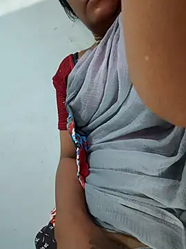 Snapshot of Tamil_Hot_HoneyBee chatting on July 5, 2026, 4:06 am Tamil Hot HoneyBee online show from July 5, 2026, 4:06 am