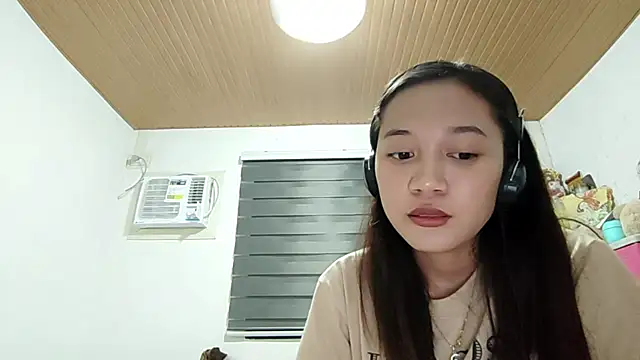 VincenzaHertler online show from April 26, 2026, 12:13 pm