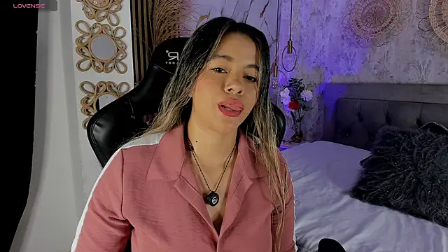 Snapshot of Leidy_2026 chatting on May 4, 2026, 1:03 pm Leidy 2026 online show from May 4, 2026, 1:03 pm