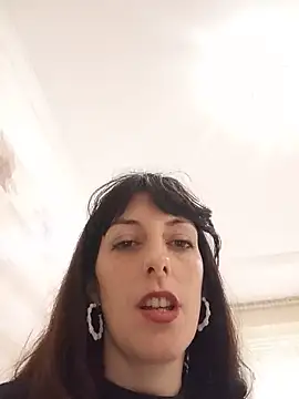Snapshot of Valeriadolce chatting on May 17, 2026, 7:30 am Valeriadolce online show from May 17, 2026, 7:30 am
