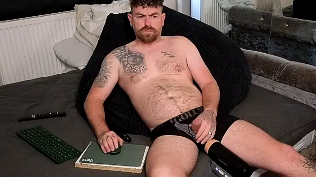 Naughtybihubbyxx online show from May 6, 2026, 8:29 am