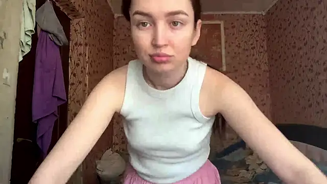 Chloooee online show from May 8, 2026, 10:19 am