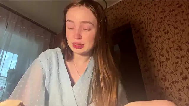 Chloooee online show from May 12, 2026, 3:18 pm