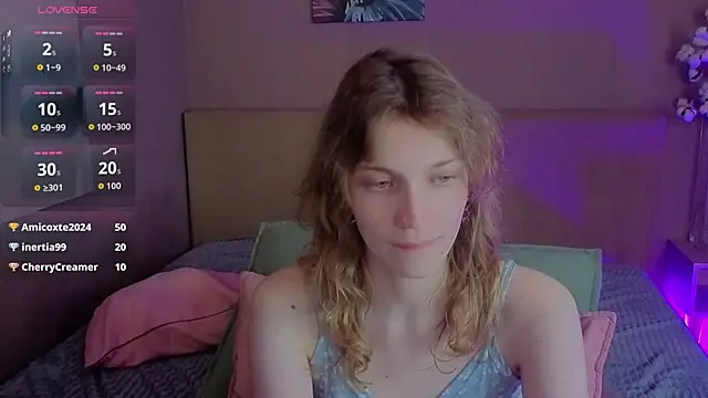 Snapshot of Emily_Cartex chatting on July 28, 2026, 1:10 pm Emily Cartex online show from July 28, 2026, 1:10 pm