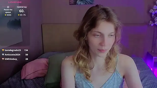 Snapshot of Emily_Cartex chatting on July 28, 2026, 2:24 pm Emily Cartex online show from July 28, 2026, 2:24 pm