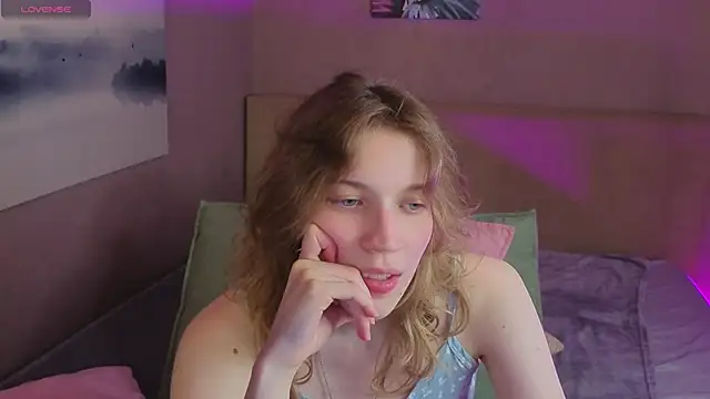 Snapshot of Emily_Cartex chatting on July 6, 2026, 5:47 am Emily Cartex online show from July 6, 2026, 5:47 am