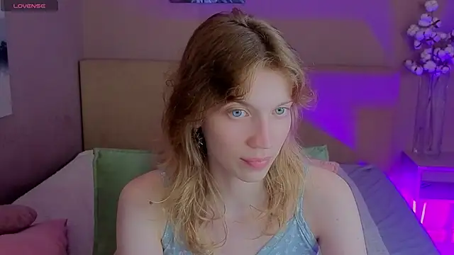 Snapshot of Emily_Cartex chatting on July 27, 2026, 5:47 am Emily Cartex online show from July 27, 2026, 5:47 am