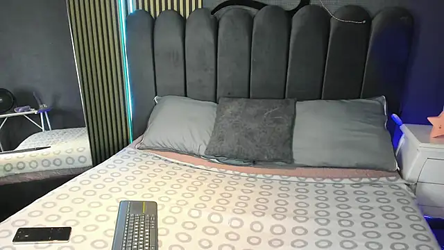 Snapshot of PurpleHeart_Fg chatting on June 16, 2026, 7:14 pm PurpleHeart Fg online show from June 16, 2026, 7:14 pm