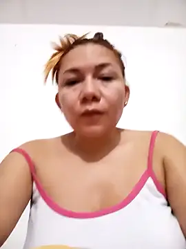 Snapshot of Luna_Morch chatting on May 3, 2026, 9:36 am Luna Morch online show from May 3, 2026, 9:36 am