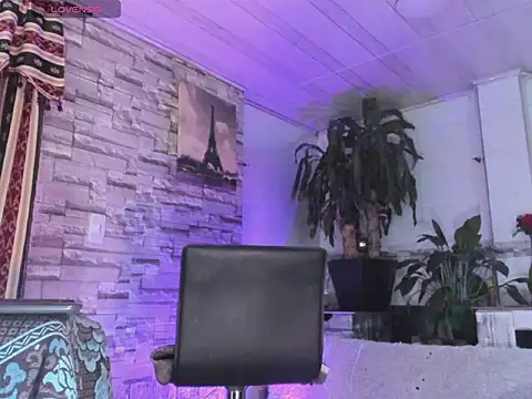 Snapshot of BeautyCatalella1 chatting on April 29, 2026, 5:30 pm BeautyCatalella1 online show from April 29, 2026, 5:30 pm