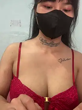 Snapshot of Lilyy18 chatting on May 7, 2026, 5:11 am Lilyy18 online show from May 7, 2026, 5:11 am