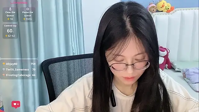 Snapshot of Luna-666 chatting on May 9, 2026, 7:39 pm Luna-666 online show from May 9, 2026, 7:39 pm