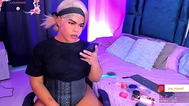 Snapshot of zoee_rose chatting on June 17, 2026, 9:47 pm zoee rose online show from June 17, 2026, 9:47 pm