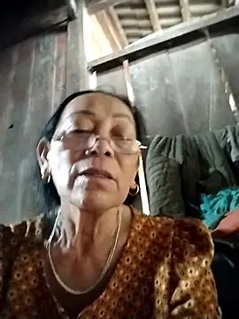 Snapshot of mouth22 chatting on May 2, 2026, 2:17 am mouth22 online show from May 2, 2026, 2:17 am
