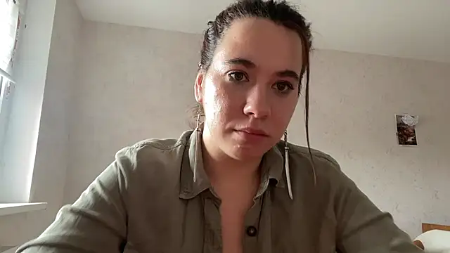 Snapshot of OraCoovert chatting on May 11, 2026, 4:04 pm OraCoovert online show from May 11, 2026, 4:04 pm