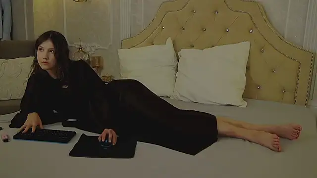 Snapshot of Aria_Alves chatting on July 21, 2026, 3:35 pm Aria Alves online show from July 21, 2026, 3:35 pm