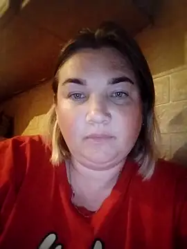 Snapshot of MiyaOlliver chatting on April 27, 2026, 6:39 pm MiyaOlliver online show from April 27, 2026, 6:39 pm