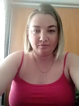 Snapshot of MiyaOlliver chatting on May 7, 2026, 2:20 pm MiyaOlliver online show from May 7, 2026, 2:20 pm
