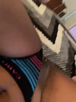 chocolatinha21 online show from April 28, 2026, 5:50 pm