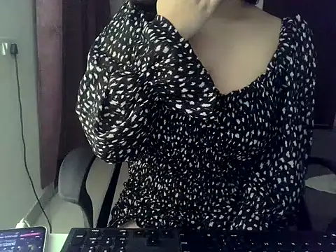 Snapshot of DreamyDesireX chatting on June 17, 2026, 6:29 pm DreamyDesireX online show from June 17, 2026, 6:29 pm