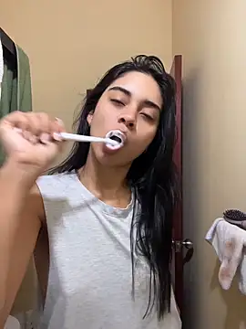 mia moonna online show from May 26, 2026, 11:52 am