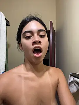 mia moonna online show from May 31, 2026, 12:11 pm