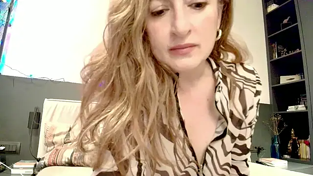 Snapshot of Peachy_ chatting on May 18, 2026, 8:08 am Peachy online show from May 18, 2026, 8:08 am