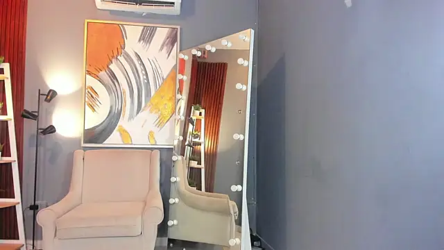 Snapshot of Kiara_Curls chatting on June 15, 2026, 12:05 pm Kiara Curls online show from June 15, 2026, 12:05 pm