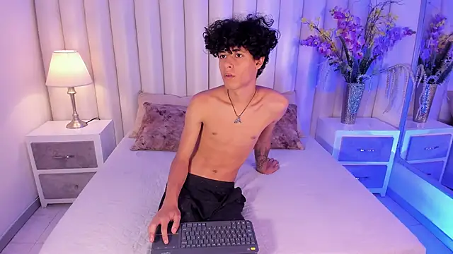 FelimWhite online show from April 30, 2026, 12:23 pm