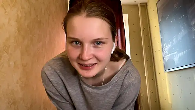 Snapshot of LongChillGerl chatting on May 20, 2026, 5:32 pm LongChillGerl online show from May 20, 2026, 5:32 pm