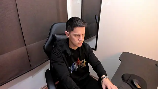 Snapshot of KendricTorres chatting on May 26, 2026, 1:42 pm KendricTorres online show from May 26, 2026, 1:42 pm