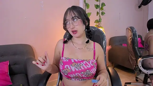 Snapshot of VICTORIA_FAIRIES chatting on June 12, 2026, 12:36 pm VICTORIA FAIRIES online show from June 12, 2026, 12:36 pm