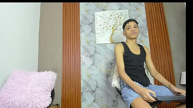 Snapshot of LOVE_GUYS1 chatting on June 1, 2026, 1:22 pm LOVE GUYS1 online show from June 1, 2026, 1:22 pm