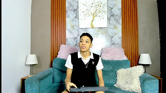 Snapshot of LOVE_GUYS1 chatting on May 22, 2026, 1:20 pm LOVE GUYS1 online show from May 22, 2026, 1:20 pm