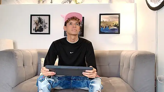 KING BOYS2026 online show from June 4, 2026, 1:43 am