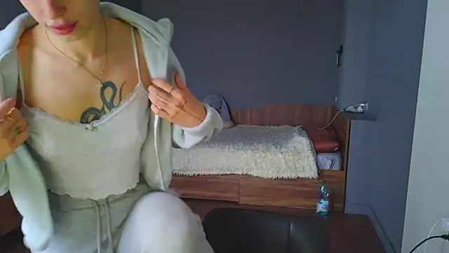 Vika Elfie online show from May 3, 2026, 9:14 am