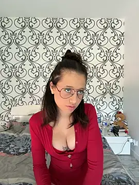 Snapshot of lilou_philips chatting on May 21, 2026, 12:13 pm lilou philips online show from May 21, 2026, 12:13 pm