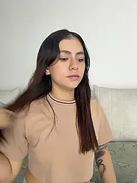 EmilyCxx online show from July 17, 2026, 11:57 pm