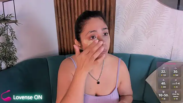 Snapshot of Chloethompson_ chatting on May 11, 2026, 1:12 pm Chloethompson online show from May 11, 2026, 1:12 pm
